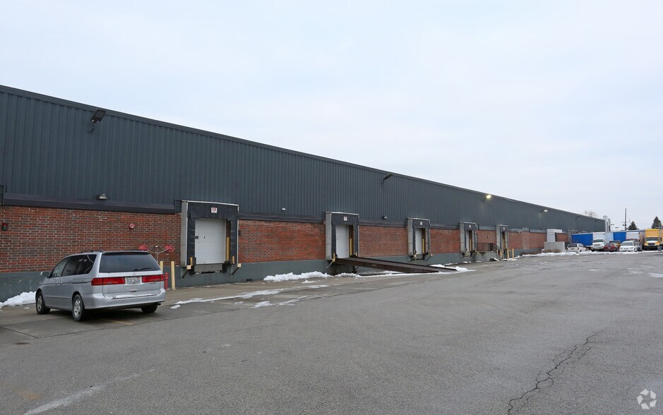 More Photos Of 2800 W Lake St, Melrose Park Distribution For Lease