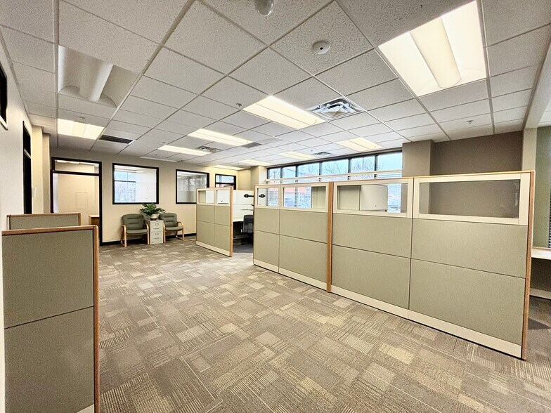 More Photos Of 1301 Poplar Dr, Medford Medical For Lease