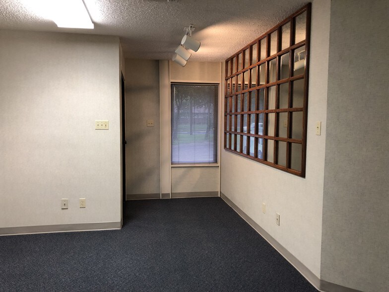 More Photos Of 4527 Lake Shore Dr, Waco Office For Lease