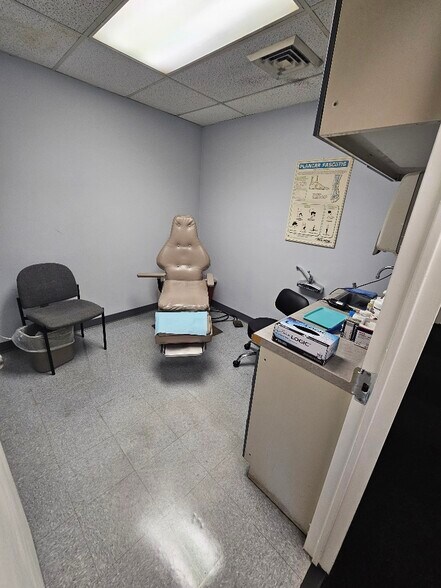 More Photos Of 935 Northern Blvd, Great Neck Medical For Lease