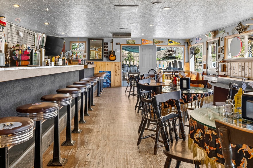 More Photos Of 146 1st Ave, Parshall Bar For Sale