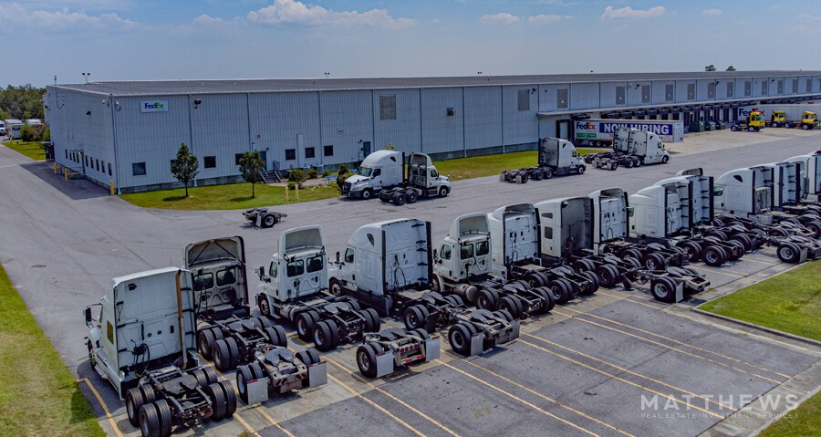 More Photos Of 300 Mossy Head Plaza Dr, Defuniak Springs Distribution For Sale