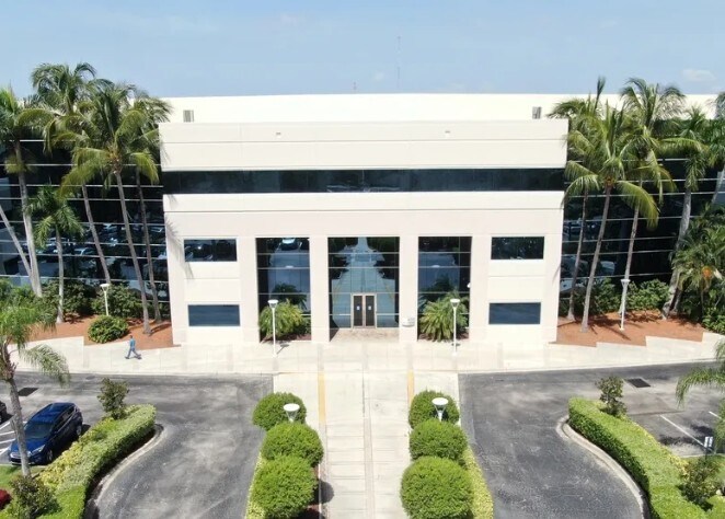 More Photos Of 101 Paramount Dr, Sarasota Business Park For Sale