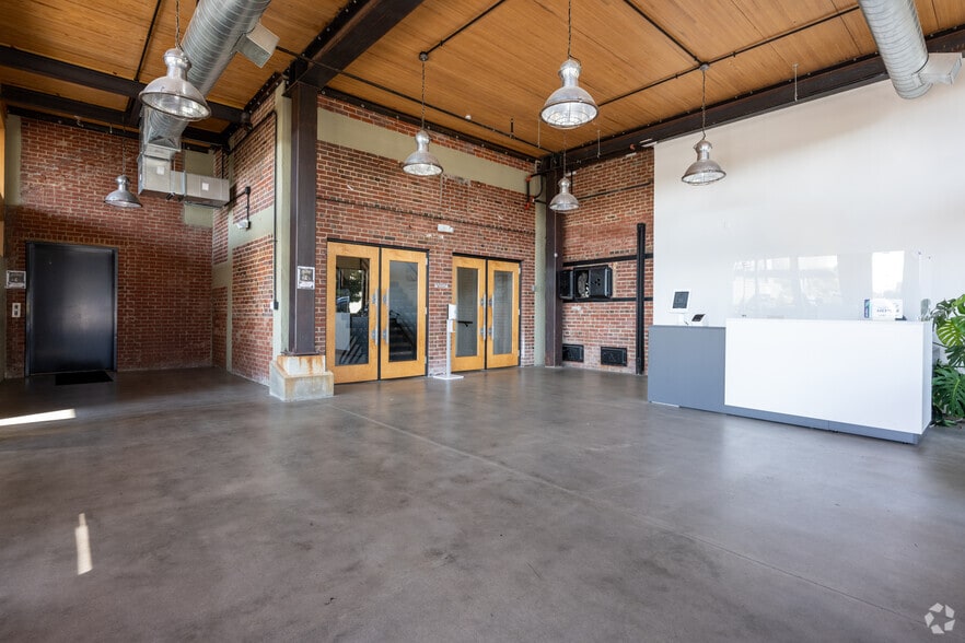 More Photos Of 620 S Elm St, Greensboro Office For Lease