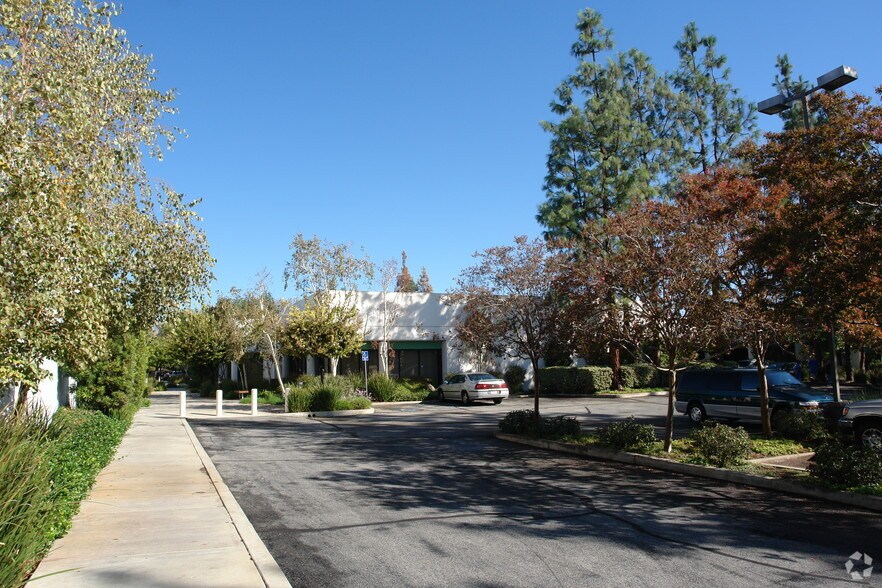 More Photos Of 9424 Eton Ave, Chatsworth Warehouse For Lease