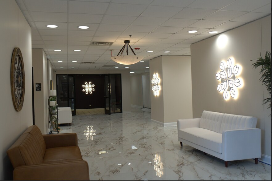 More Photos Of 1350 Lake St, Roselle Office For Lease