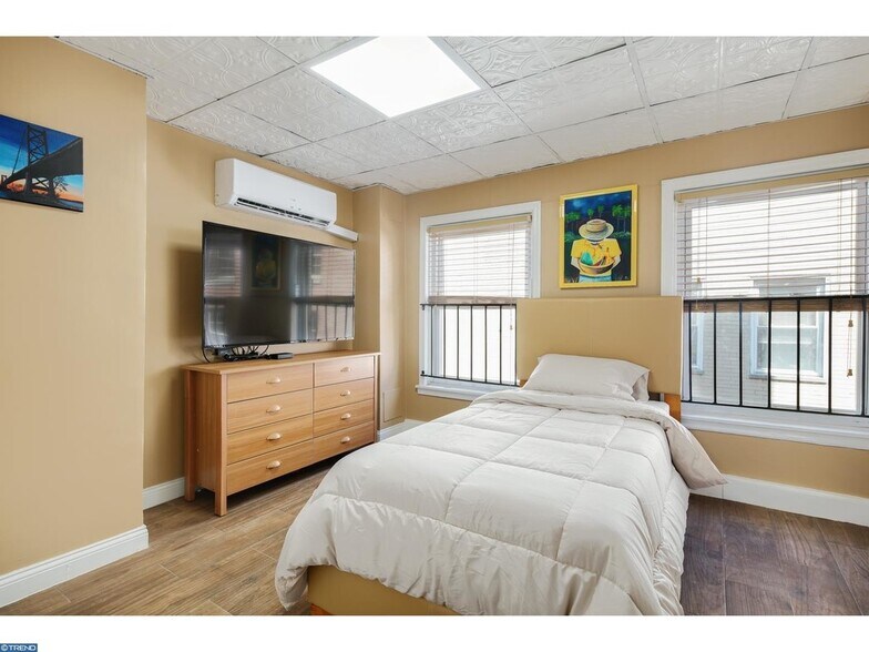 More Photos Of 4 S Strawberry St, Philadelphia Apartments For Sale