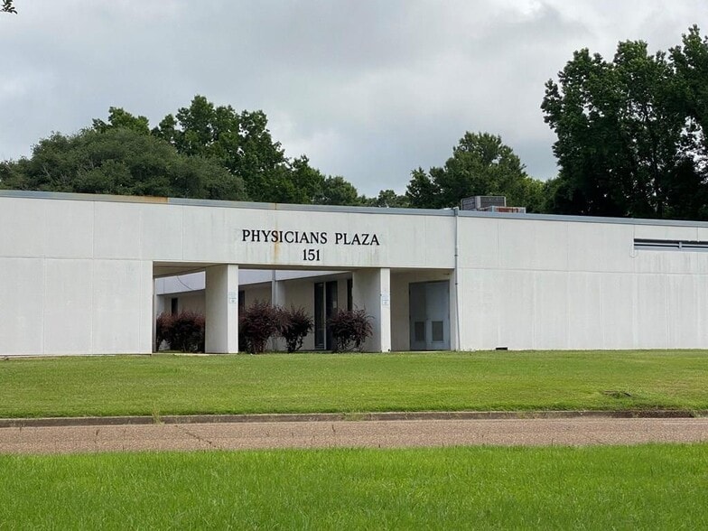 Primary Photo Of 131-151 Jefferson Davis Blvd, Natchez Medical For Sale