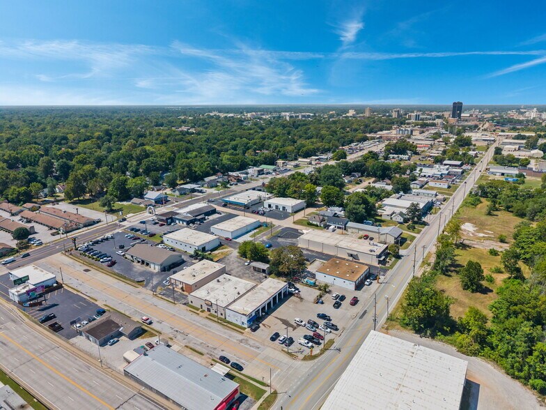 More Photos Of 311 N Waverly Ave, Springfield Warehouse For Lease