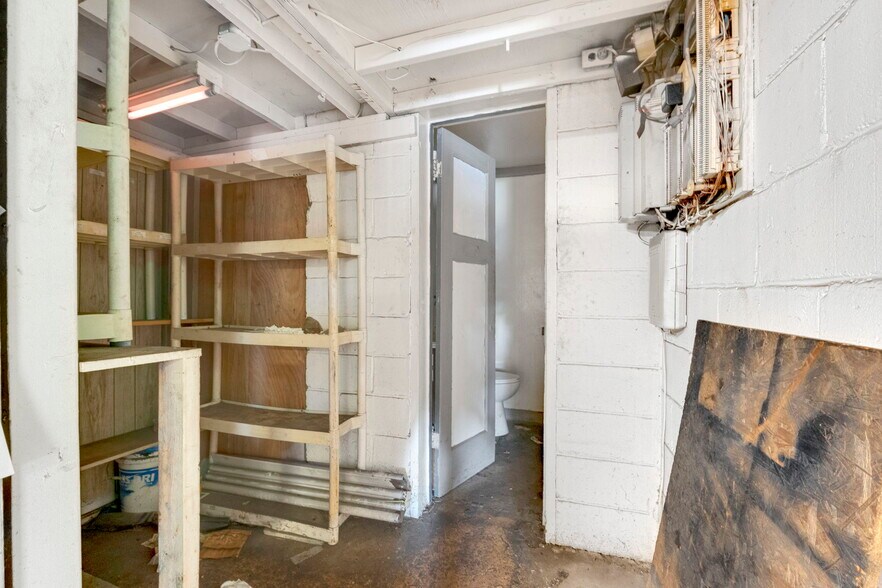 More Photos Of 310 Argonne Rd, Warsaw Warehouse For Sale