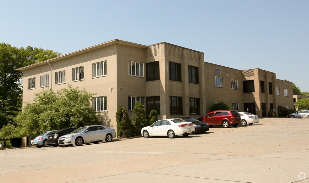 Primary Photo Of 707 Brookpark Rd, Brooklyn Heights Loft Creative Space For Lease