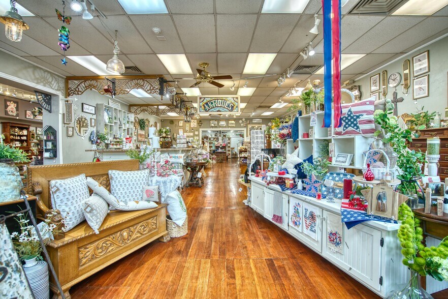 More Photos Of 426 Main St, Windsor Storefront Retail Residential For Sale