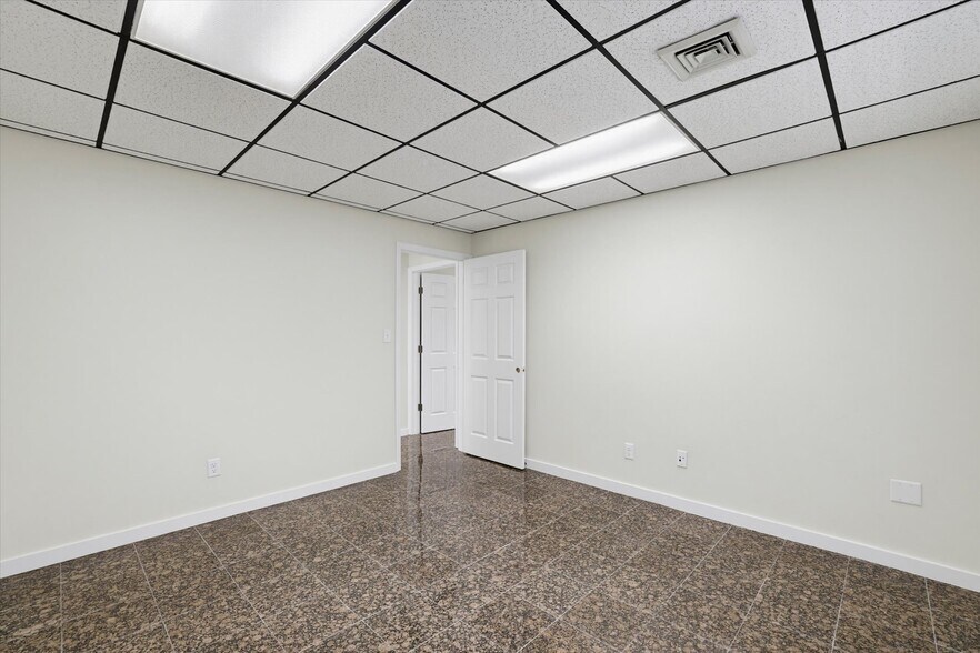 More Photos Of 1801 N Meridian Rd, Tallahassee Office For Lease