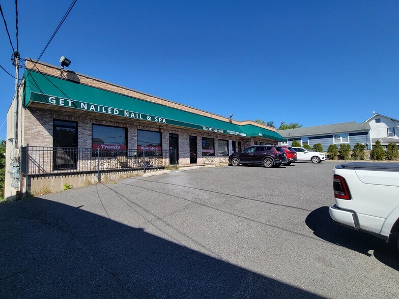 More Photos Of 3911 Amboy Rd, Staten Island Storefront For Lease