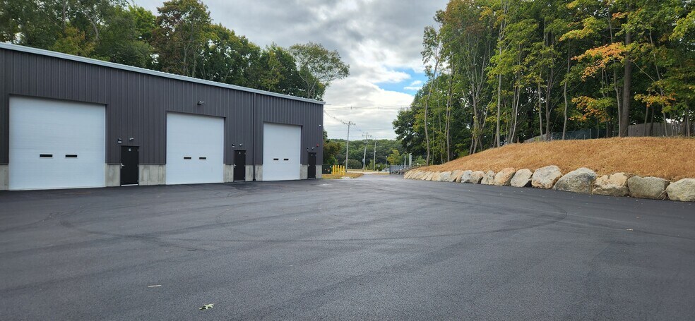 More Photos Of 282 Pulaski St, Coventry Warehouse For Lease