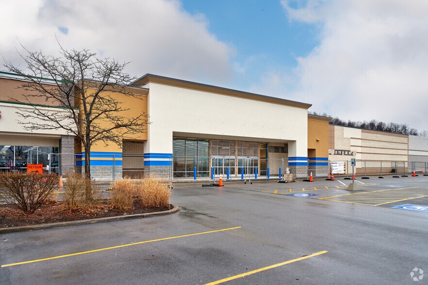 More Photos Of 100-190 Cobblestone Court Dr, Victor General Retail For Lease