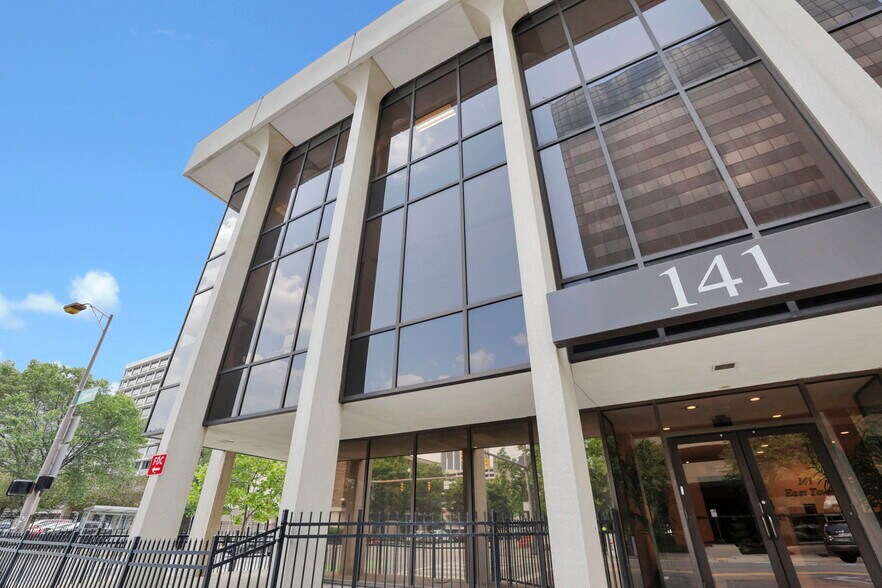 More Photos Of 141 E Town St, Columbus Office Residential For Lease