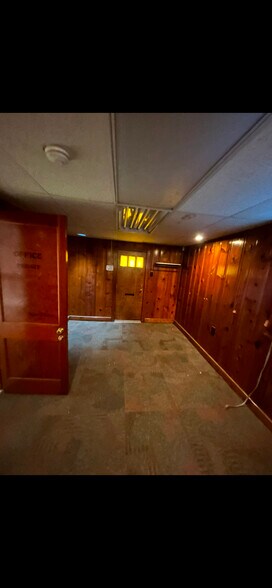 More Photos Of 932 High St, Lancaster Light Manufacturing For Lease