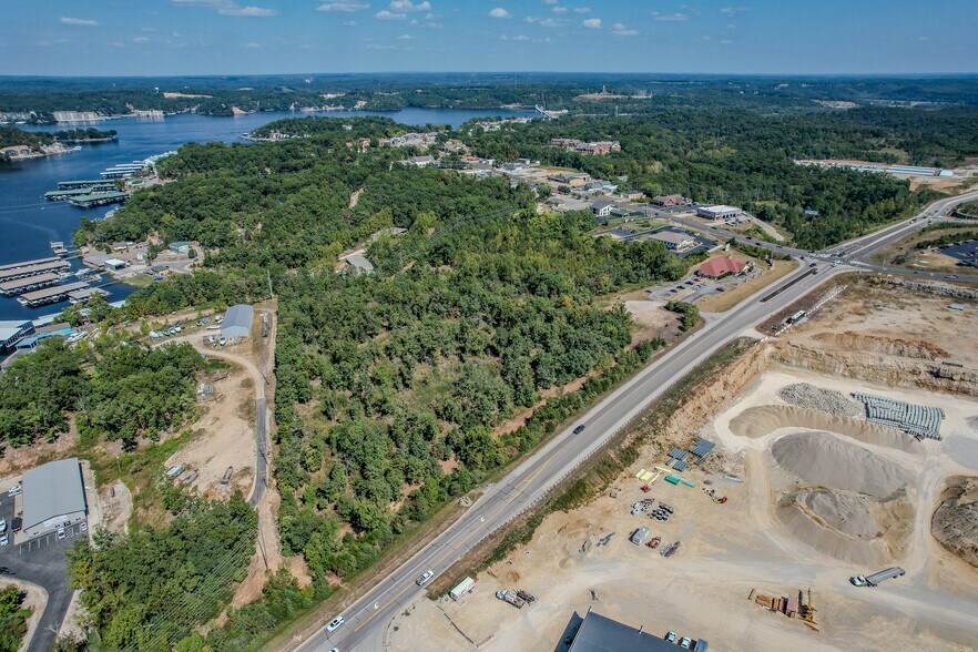 More Photos Of 109 Horseshoe Bend Pky, Lake Ozark Office For Sale