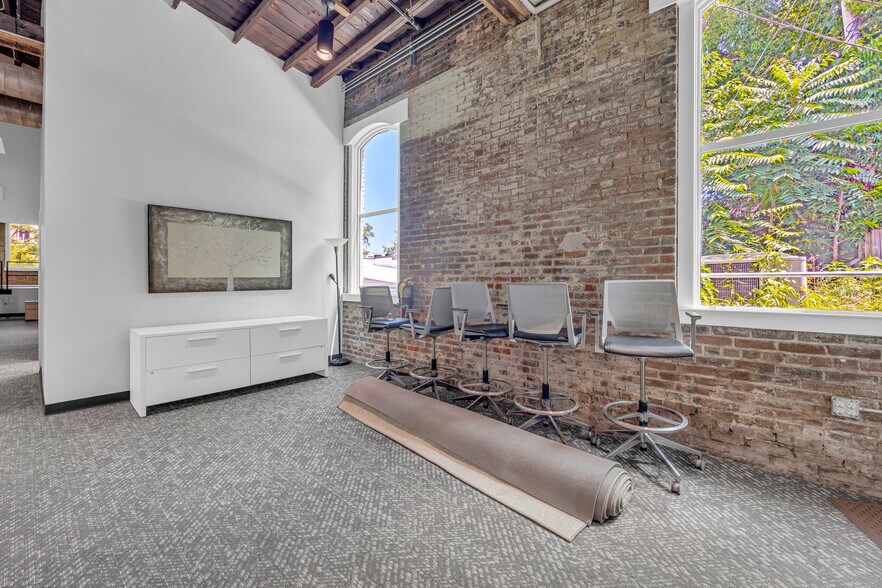 More Photos Of 510-512 Broad St, Rome Office For Lease