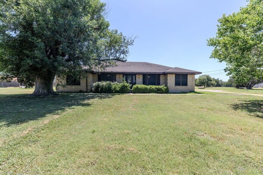More Photos Of 12409 Lowden Ln, Manchaca Flex For Sale