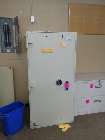 More Photos Of 300 E Dania Beach Blvd, Dania Bank For Lease