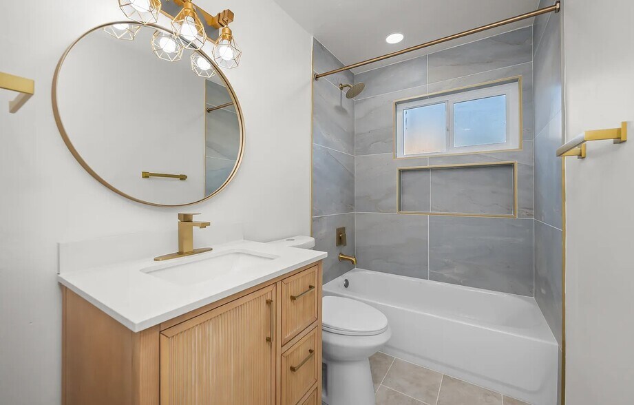 More Photos Of 2003 Emerald St, San Diego Apartments For Sale