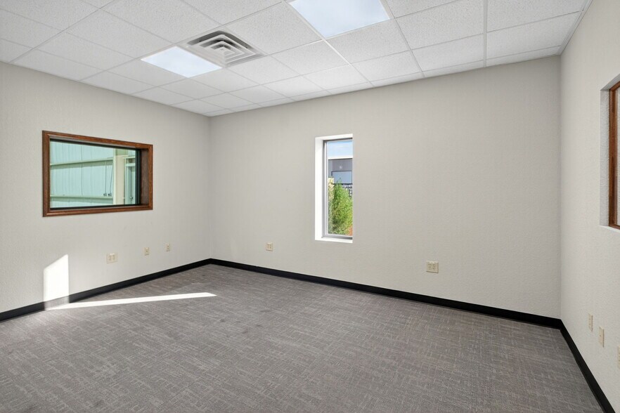 More Photos Of 16680 W Basin St, Odessa Warehouse For Sale