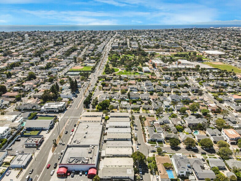 More Photos Of 1826-1828 12th St, Manhattan Beach Apartments For Sale