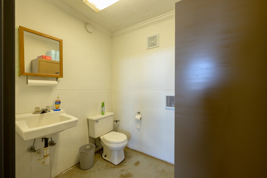 More Photos Of 31232 Red Hill Rd, Langsville Auto Repair For Sale