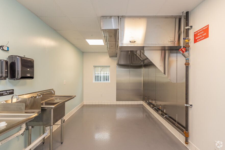 More Photos Of 2005 NW 97th Ave, Miami Freestanding For Lease