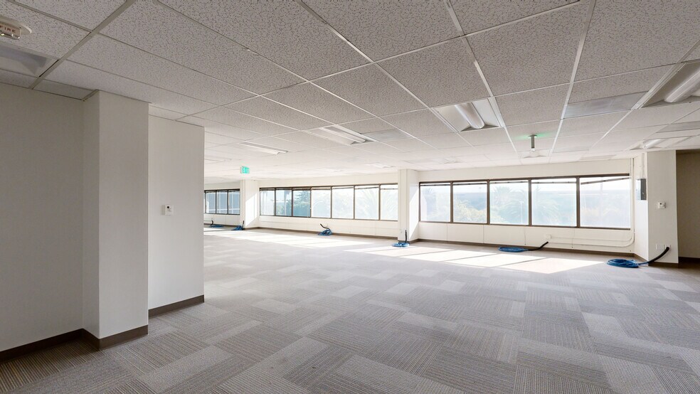 More Photos Of 5757 W Century Blvd, Los Angeles Unknown For Lease