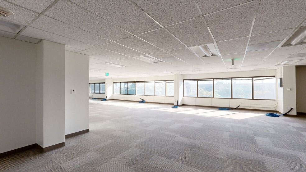 More Photos Of 5757 W Century Blvd, Los Angeles Unknown For Lease
