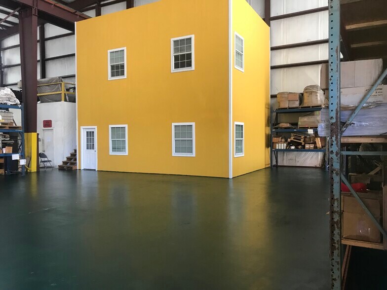 More Photos Of 6935 Brittmoore Rd, Houston Warehouse For Lease