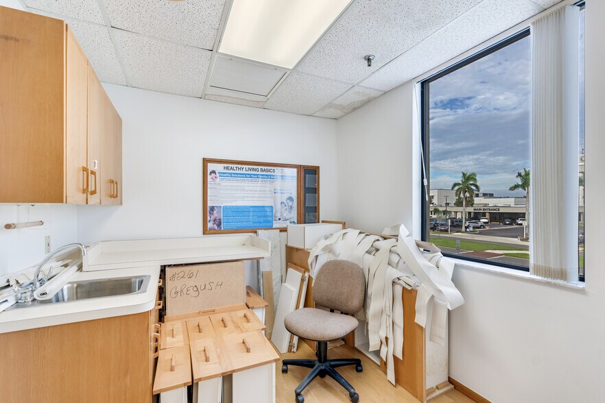 More Photos Of 2525 Harbor Blvd, Port Charlotte Medical For Lease