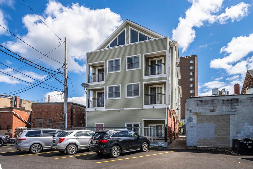 More Photos Of 504 Elmwood Ave, Buffalo Apartments For Lease
