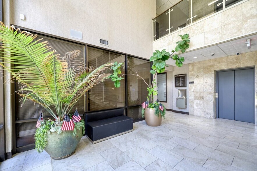 More Photos Of 2929 Mossrock Dr, San Antonio Office For Lease