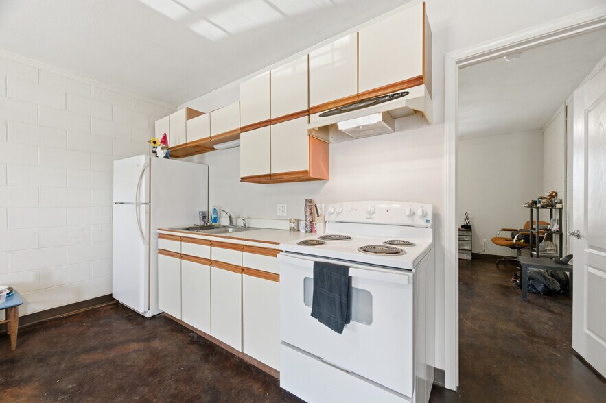 More Photos Of 3251 Main St, Pikeville Specialty For Sale