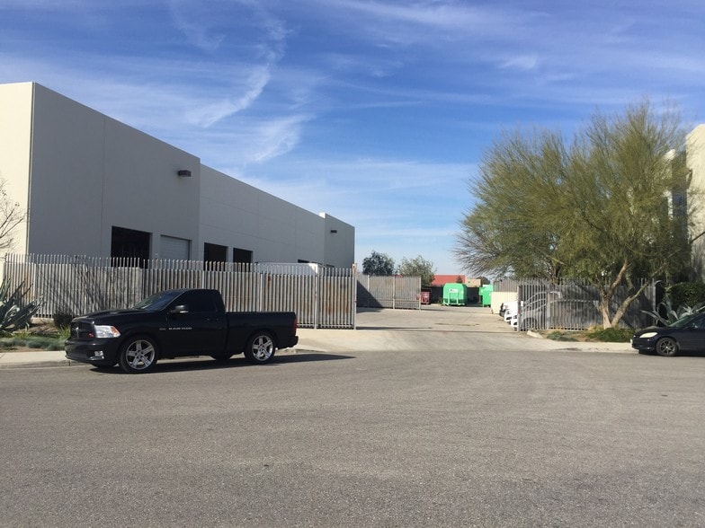 More Photos Of 5206 Young St, Bakersfield Manufacturing For Lease