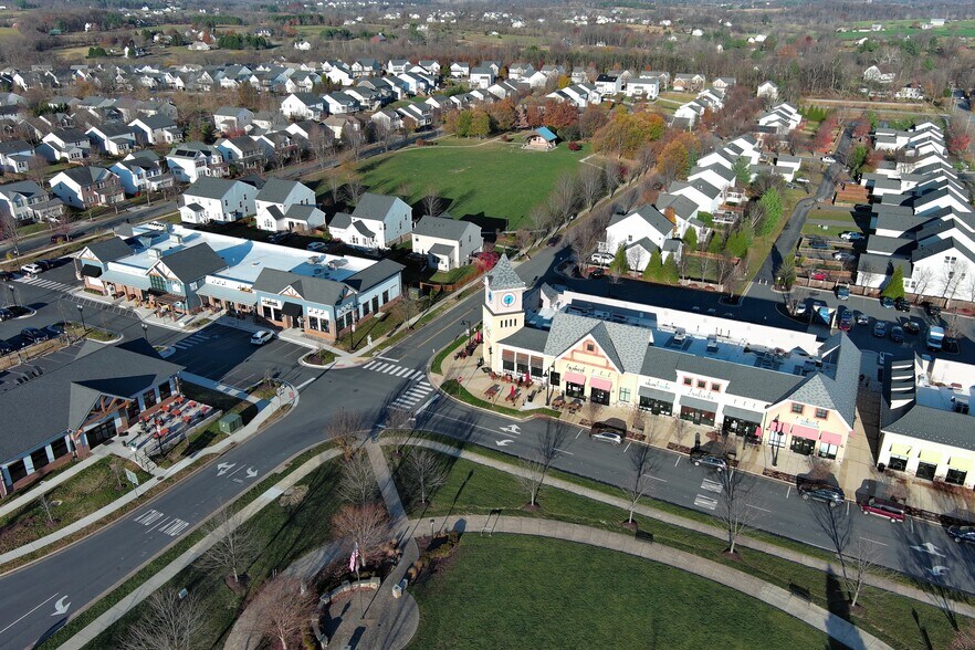 More Photos Of 20 Town Center Dr, Lovettsville Storefront For Lease