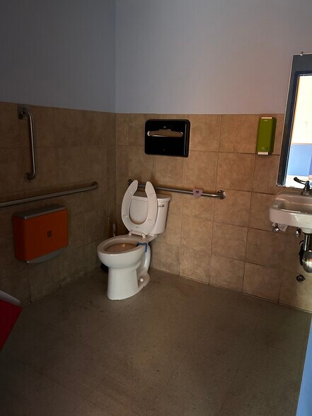 More Photos Of 790 Coronado Center Dr, Henderson Unknown For Lease