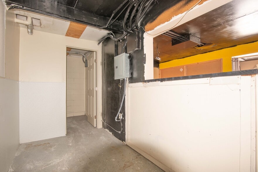 More Photos Of 525 Evans Pl, San Diego General Retail For Lease