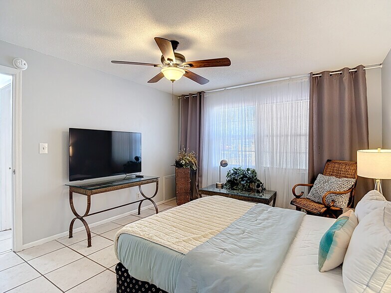 More Photos Of 139 SE Jefferson Cir N, Saint Petersburg Apartments For Sale