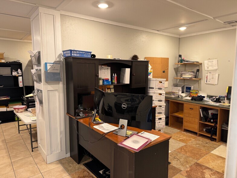 More Photos Of 205 Old Perry Rd, Bonaire General Retail For Sale