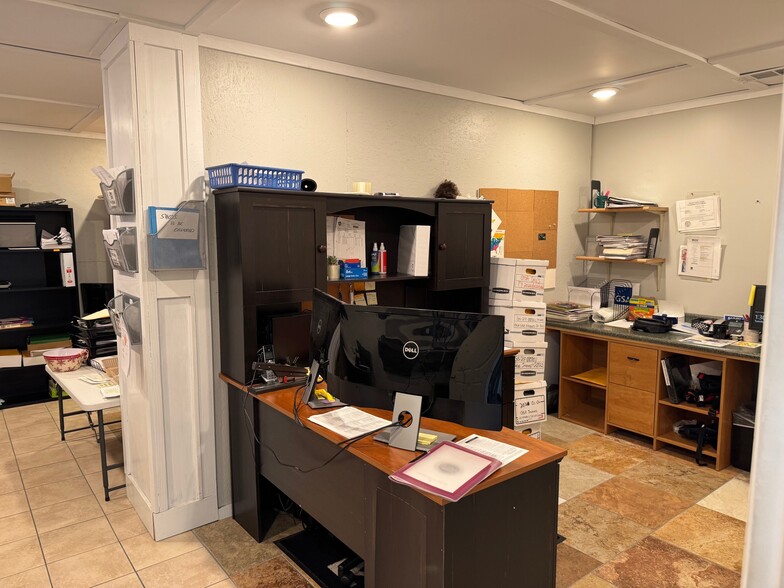 More Photos Of 205 Old Perry Rd, Bonaire General Retail For Sale