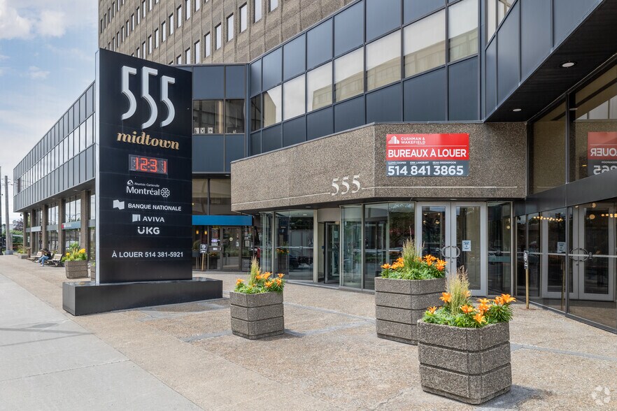 More Photos Of 555 Rue Chabanel O, Montréal Office For Sale