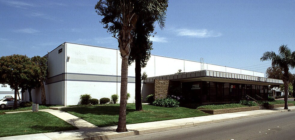 More Photos Of 1529 E McFadden Ave, Santa Ana Warehouse For Lease