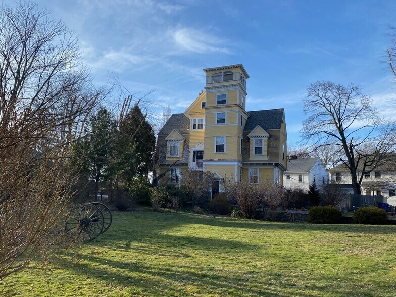 More Photos Of 2144 Broad St, Cranston Office For Lease