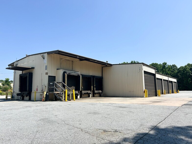 More Photos Of 1205 Corporation Dr, Archdale Warehouse For Lease