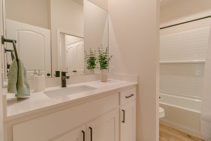 More Photos Of 20048 County Road 4118 Rd, Lindale Apartments For Sale